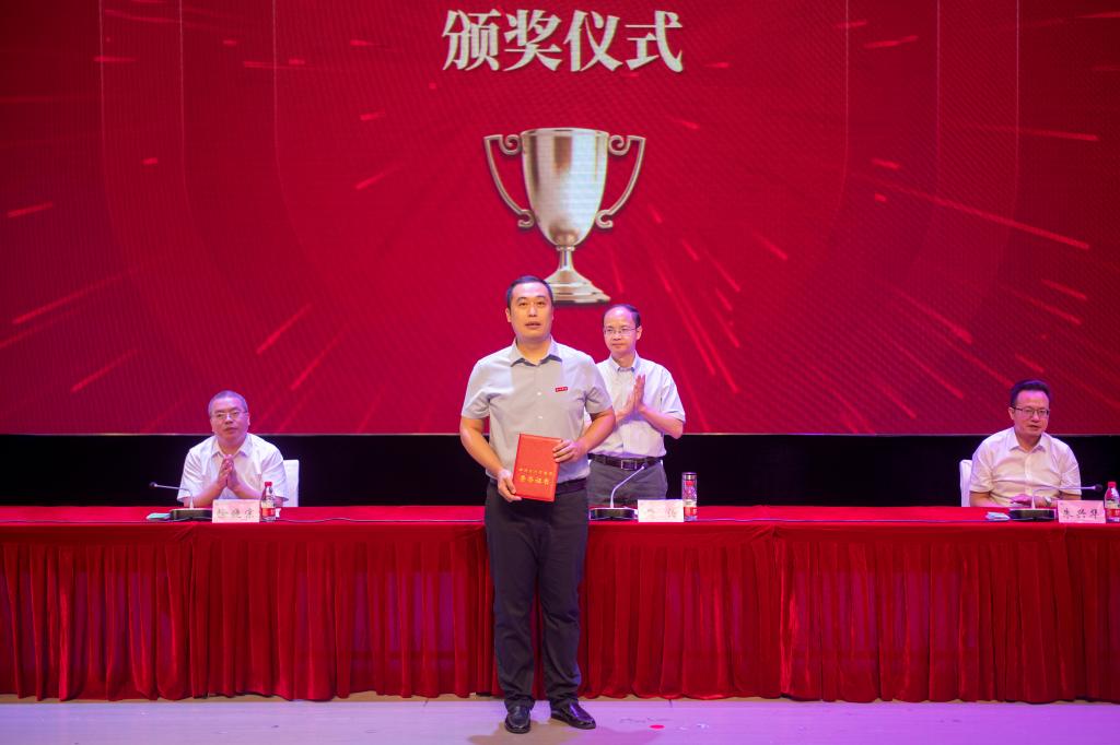 AG体育直播手机版登录党委副书记