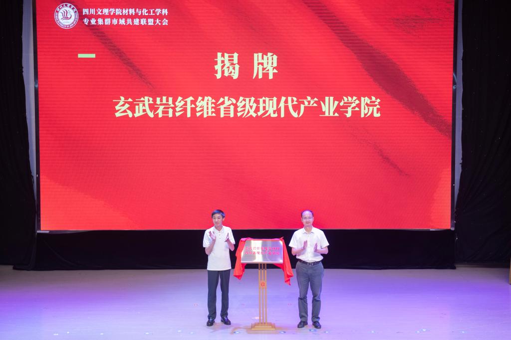 但正因为年轻